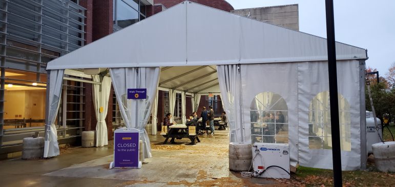 Students frequently share meals under the tent outside Paresky, which has now been equipped with heaters. (Sophie Throop/The Williams Record.)