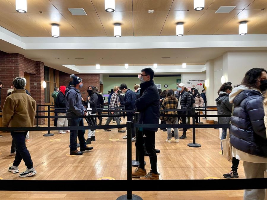 Students returning to campus experienced a slightly different transition from that in the fall, including the ability to retrieve meals from the dining hall during in-room quarantine. (Sam Riley/The Williams Record)