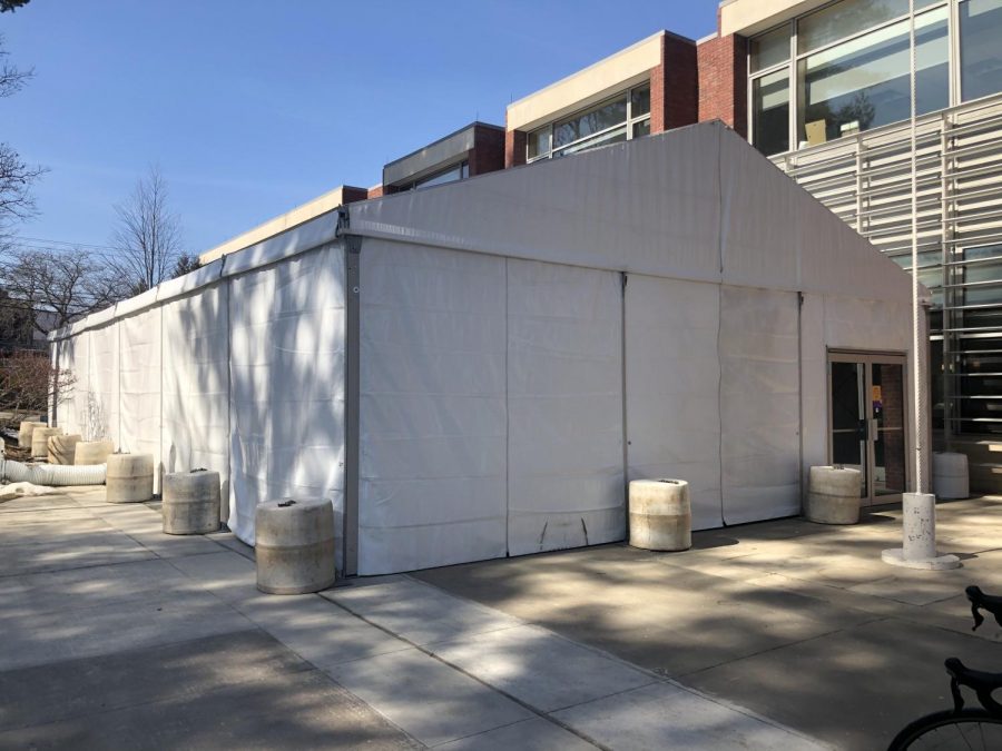 The College has loosened some COVID restrictions and brought back outdoor dining tents (Megan Lin/The Williams Record)