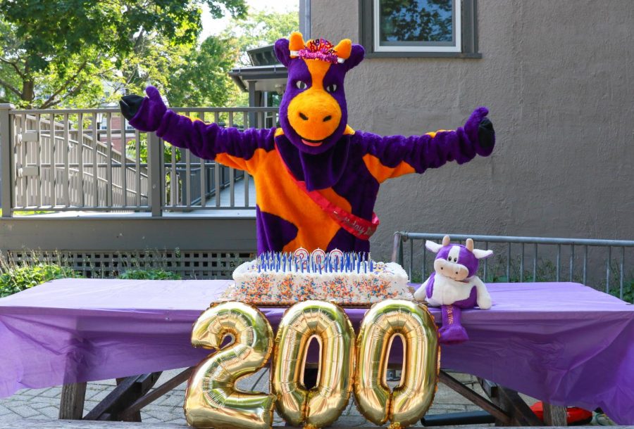 Ephelia celebrates the 200th birthday of the Society of Alumni on Sept. 5. (Photo courtesy of Juan Baena ’06.)