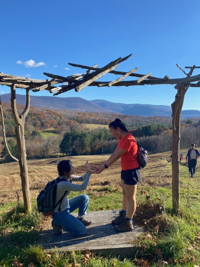 Hannah Yoon ’25 staged a mock proposal to Li-Norah Flynn ’25 during her “Hiking with Dogs” PE class. (Photo courtesy of Hannah Yoon.)
