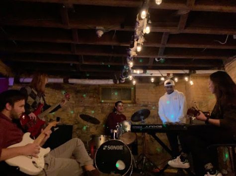 Student band The Kicks rehearsing in the basement of 70 Hoxsey St. From left to right: Owen Hiland ’22, Lizzie High ’24, Emilio Anamos ’24, Anuvind Iyer ’23, and Piper Higgins ’22. (Sasha Tucker/The Williams Record)