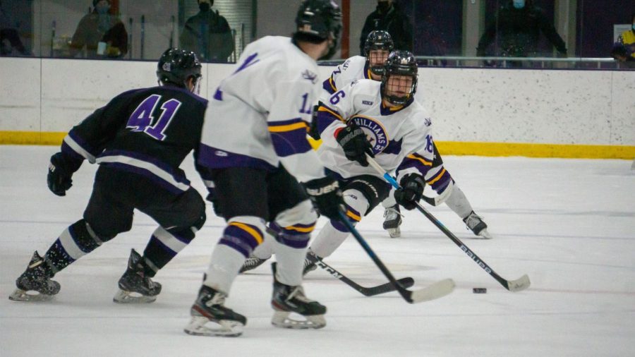 After beating the Mammoths 3-1, the men’s ice hockey team will ad-
vance to NESCAC semifinals, where they will face Trinity College. (Photo courtesy of Sports Information.)