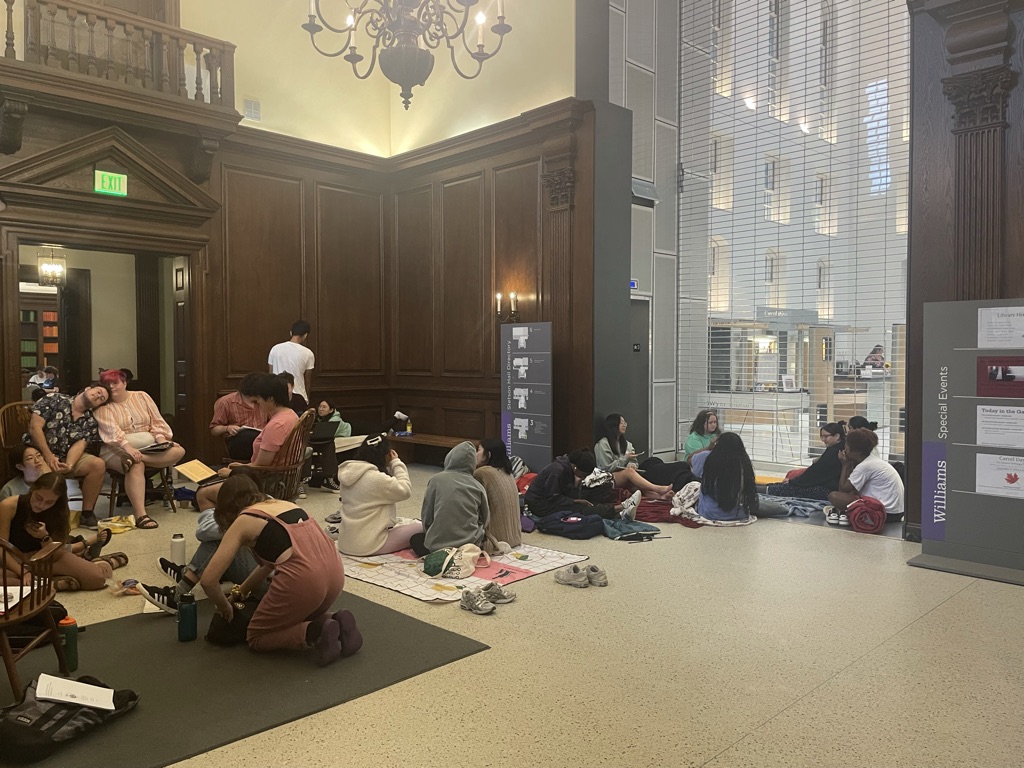 ‘A cutthroat competition to the death’: Seniors queue 	overnight to select their favorite Sawyer Library carrels