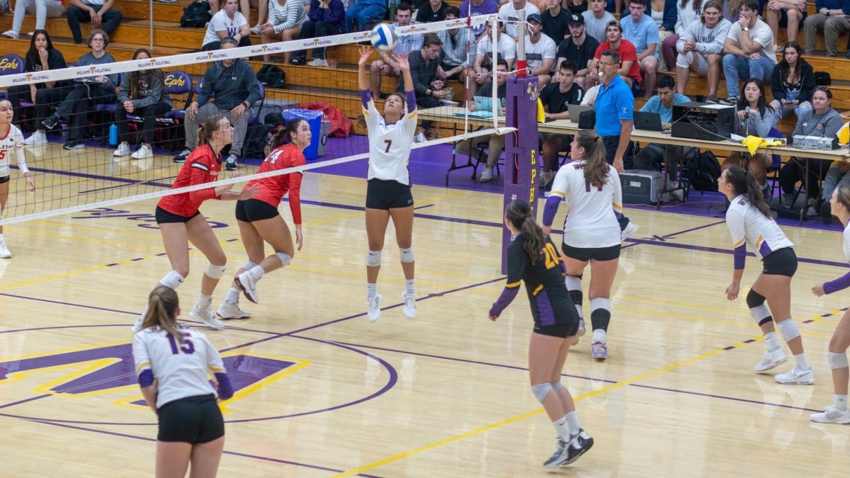 Volleyball defeats Endicott, bringing its record to 11-6. (Photo courtesy of Sports Information.)