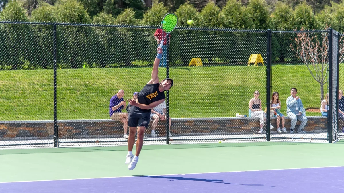 Men’s tennis beats Bates in first away game