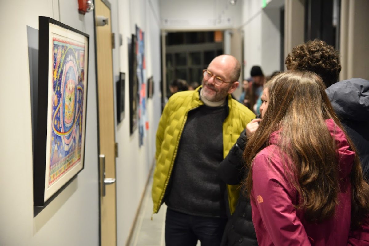 Audience members appreciate the art of Jess Hu ’25. (Photo courtesy of Diego Hernandez.)